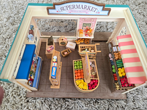 Sylvanian families supermarket - families,